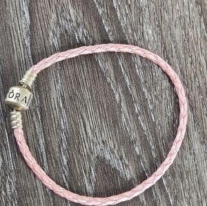 PANDORA SINGLE SHIMMERING PINK LEATHER BRACELET WITH PANDORA CLASP AND CHARMS
